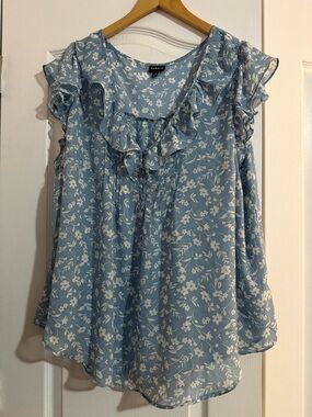 Torrid Blue Floral Ruffle Sleeveless Blouse, size 3